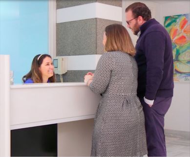 Policlínica Dental personas hablando