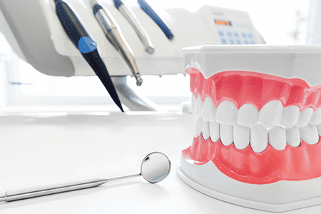 Policlínica Dental herramientas odontológicas